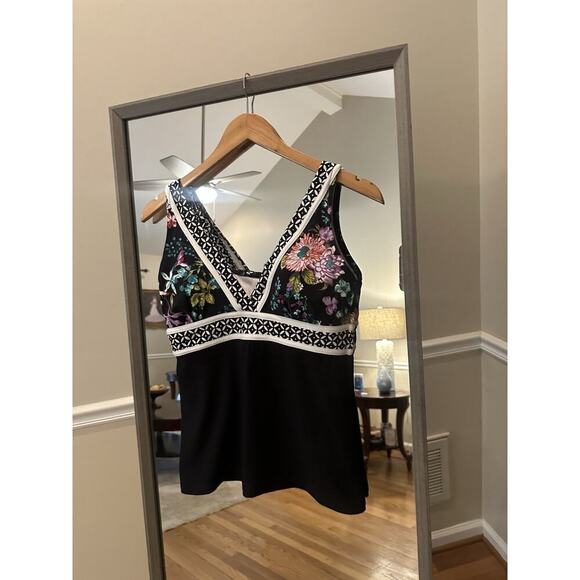 Lands' End Womens V-Neck Tankini Top Floral Printed Geo Size 8 $90 - Picture 1 of 4